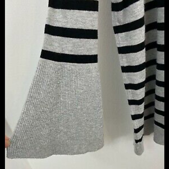 Lane Bryant Gray Black Striped Long Bell Sleeve Boat Neck Sweater 18/20 - Picture 5 of 13